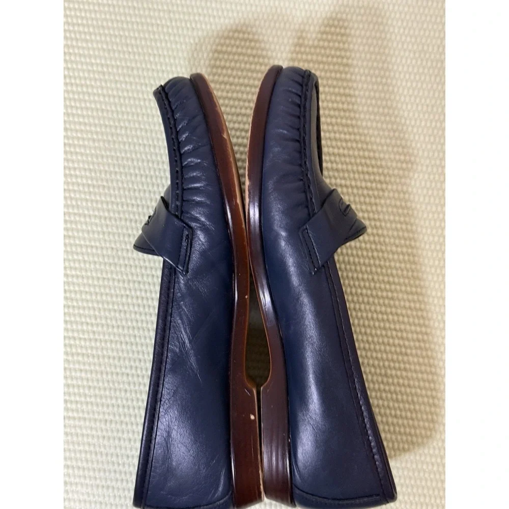 Women Soft Spots Navy Leather Loafers  Size 10 Medium USA Comfort Preppy Classy